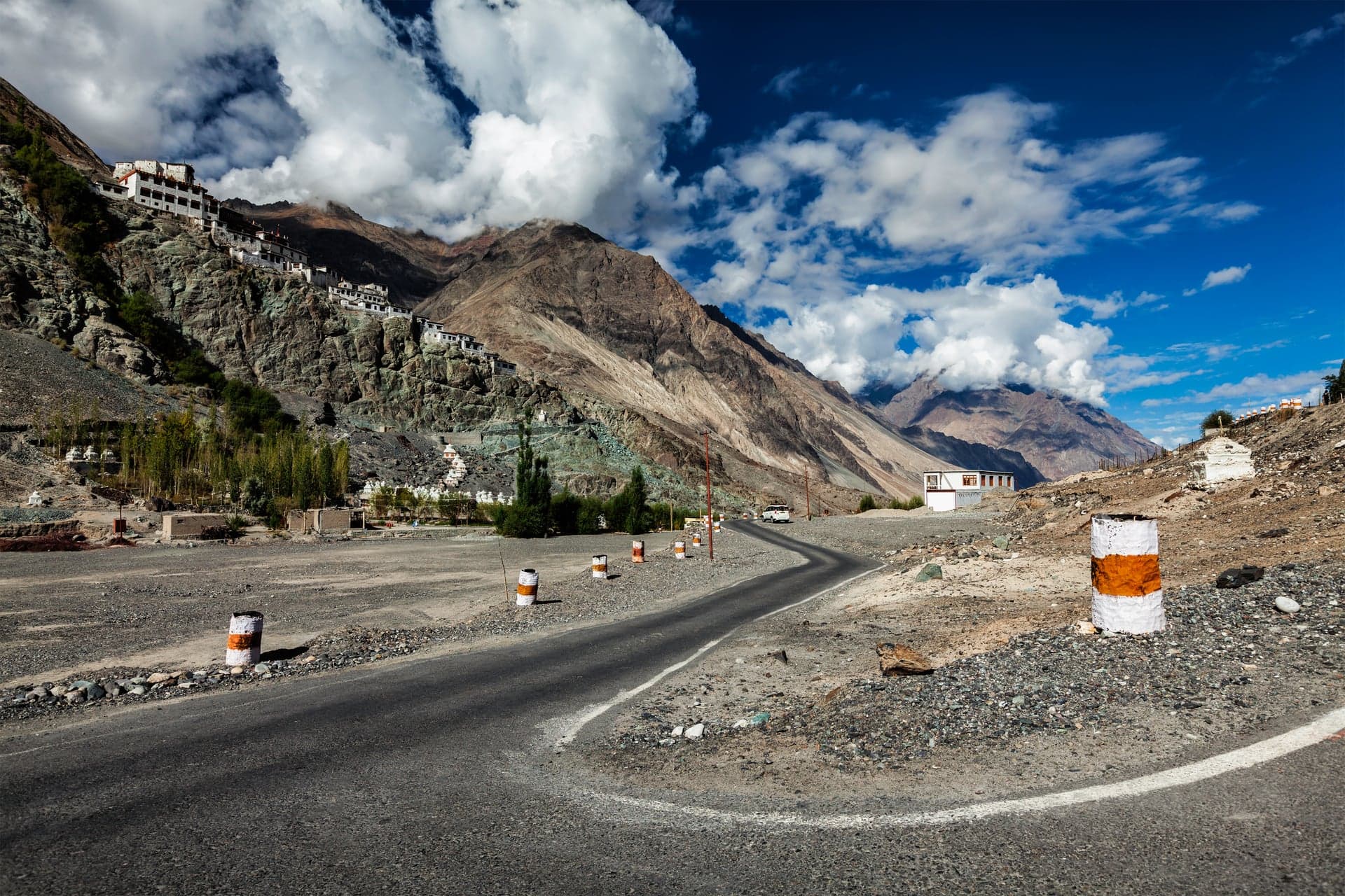 When Do Ladakh Roads Open and Close? (Complete 2026 Travel Guide)